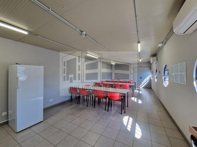 Armazém alugar em Ponte de Frielas, Santiago Dos Velhos