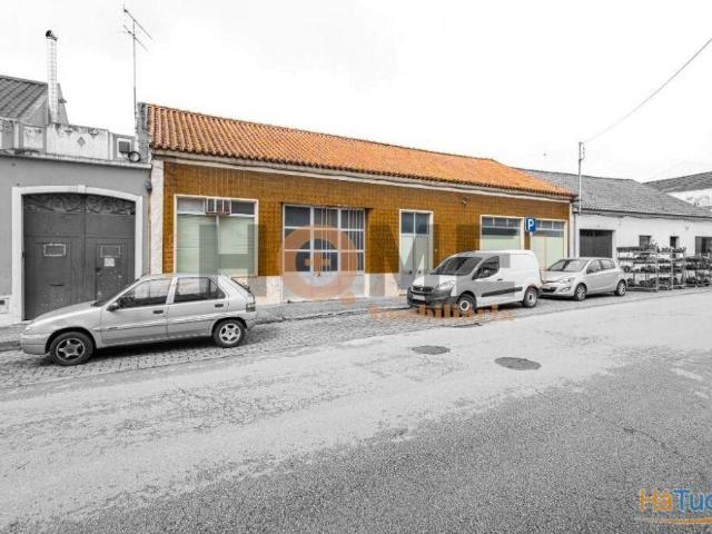 Armazém alugar em Almeirim, Santarém