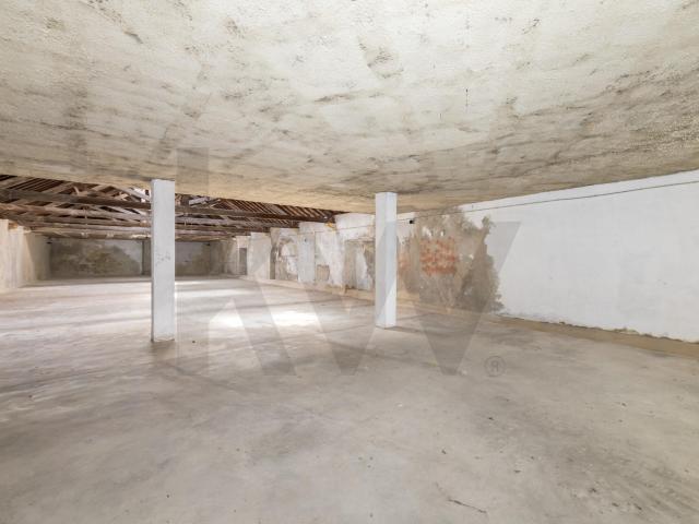 Armazém alugar em Bairro da Barrosa, Montijo