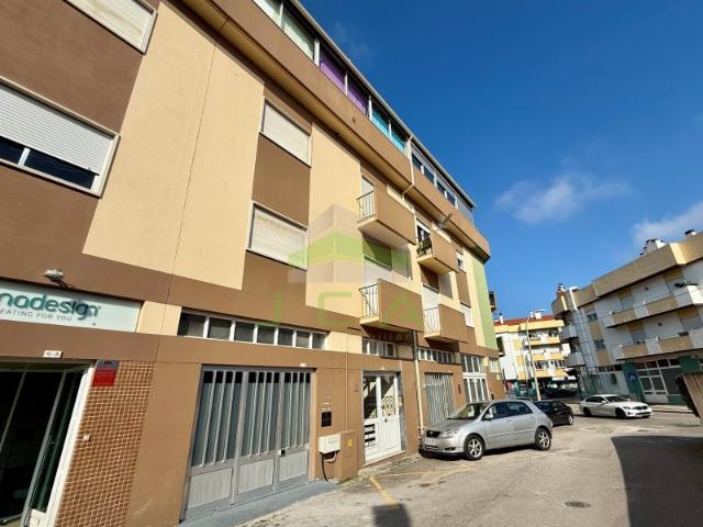 Armazém alugar em Leiria, Urbanização Quinta da Pilada