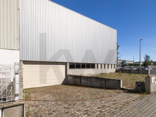 Armazém alugar em Burgães, Santo Tirso