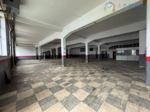 Armazém alugar em Amora, Cruz de Pau