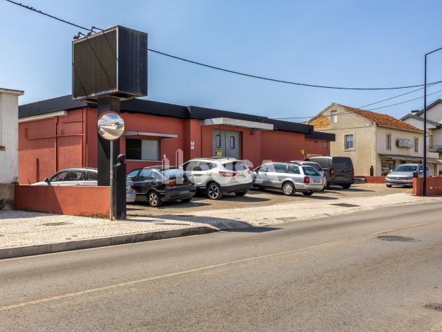 Armazém alugar em Cruz d'Areia, Leiria