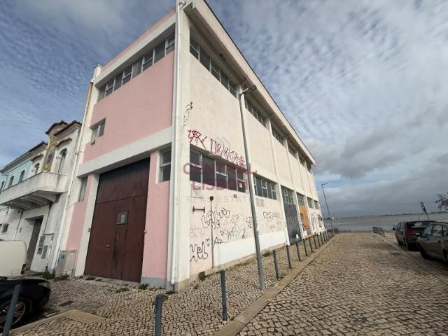 Armazém alugar em Calhandriz, Lisboa