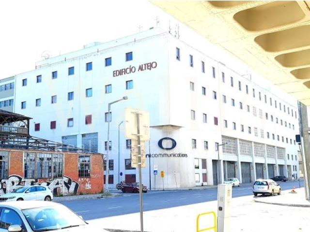 Armazém alugar em Poço do Bispo, Lisboa