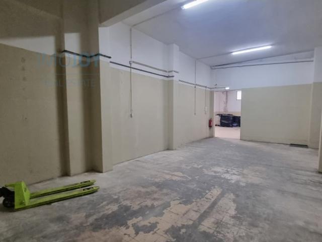 Armazém alugar em Santiago Dos Velhos, Lisboa