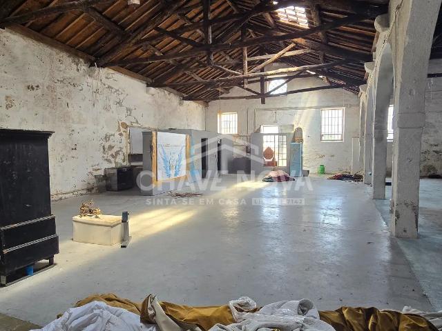 Armazém alugar em Lugar do Castelo, Vila Nova De Gaia