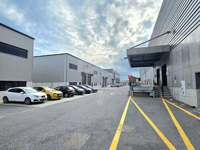 Armazém alugar em Alto de Arcena, Alverca do Ribatejo e Sobralinho