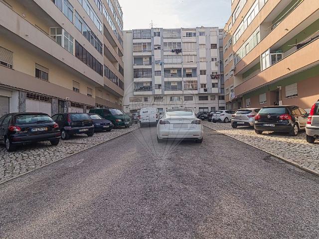 Armazém alugar em Fogueteiro, Seixal