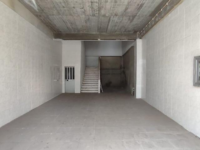 Armazém alugar em Bairro das Loureiras, Loures