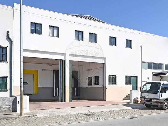 Armazém alugar em Zona industrial de Ermesinde, Valongo