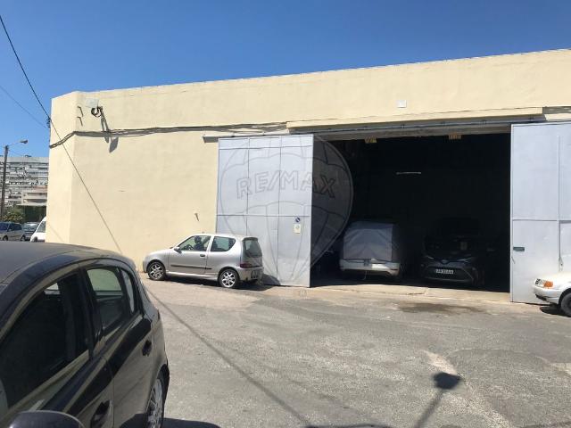 Armazém alugar em Santiago Dos Velhos, Lisboa