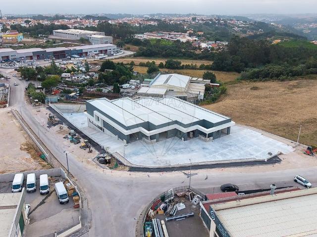 Armazém alugar em Achada, Mafra