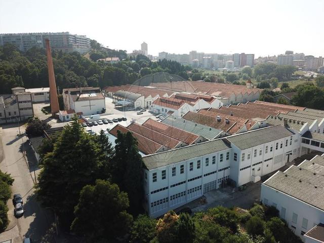 Armazém alugar em Mafamude, Vila Nova De Gaia