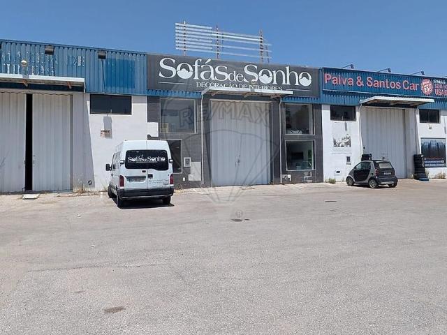 Armazém alugar em Coina, Palhais e Coina