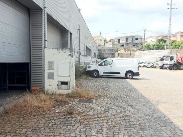 Armazém alugar em Porto, Oldrões