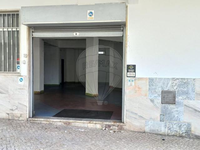 Armazém alugar em Quinta de São Nicolau, Setúbal