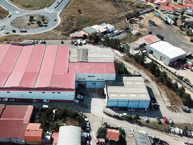 Armazém alugar em Bairro da Xetaria, Belas