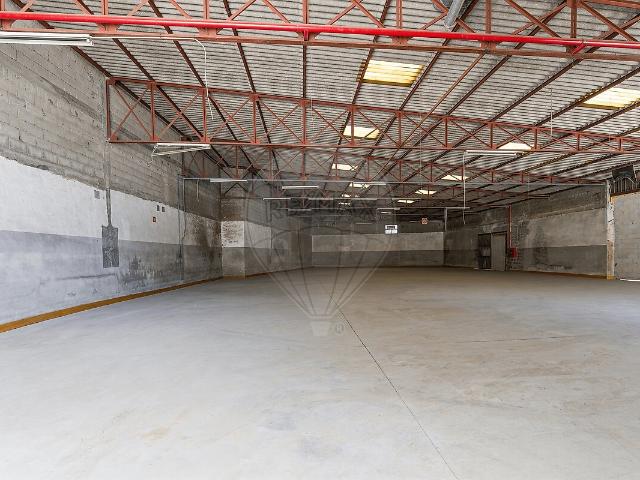 Armazém alugar em Rebordosa, Paredes