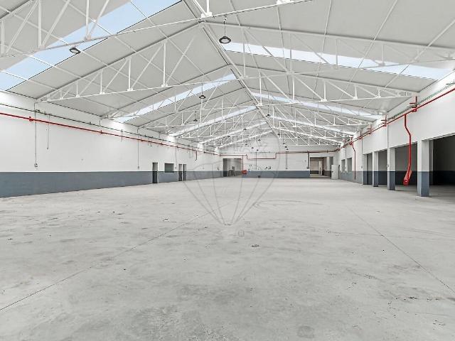 Armazém alugar em Rebordosa, Paredes