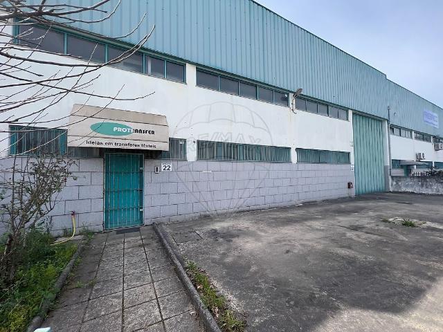 Armazém alugar em Porto, Soeiro