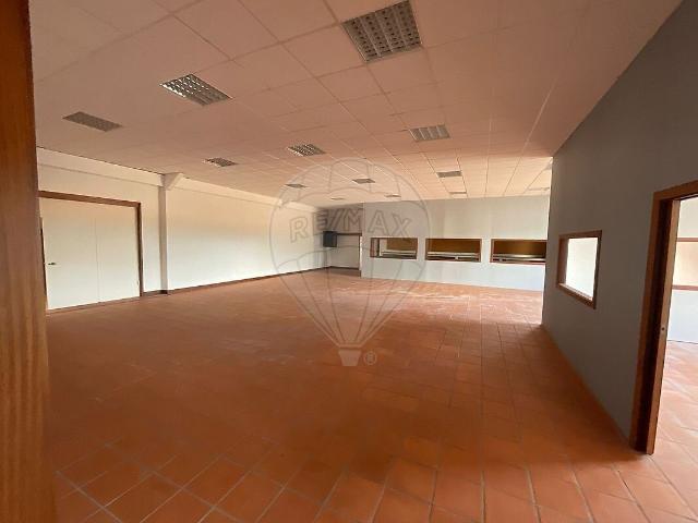 Armazém alugar em Perosinho, Vila Nova de Gaia