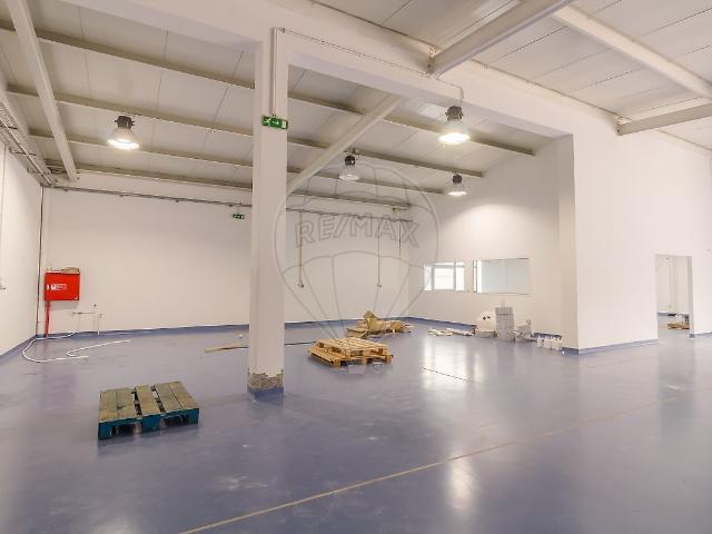 Armazém alugar em Porto, Lameira