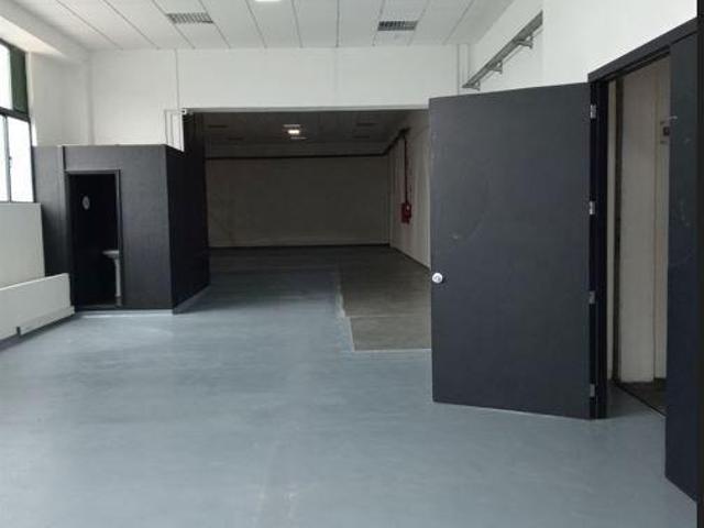 Armazém alugar em Porto