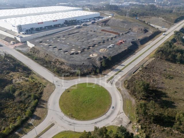 Armazém alugar em Zona Industrial de Terronhas, Paredes
