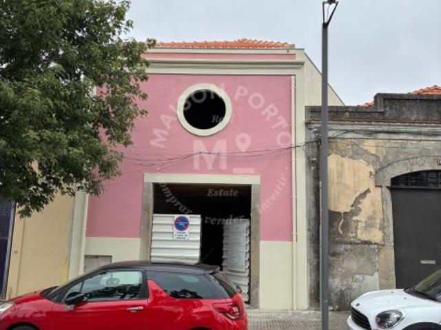 Armazém alugar em Porto, Lordelo Do Ouro