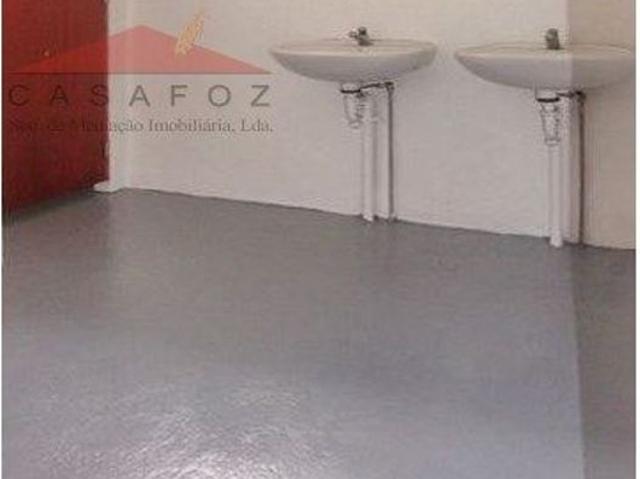 Armazém alugar em Porto, Agra do Amial