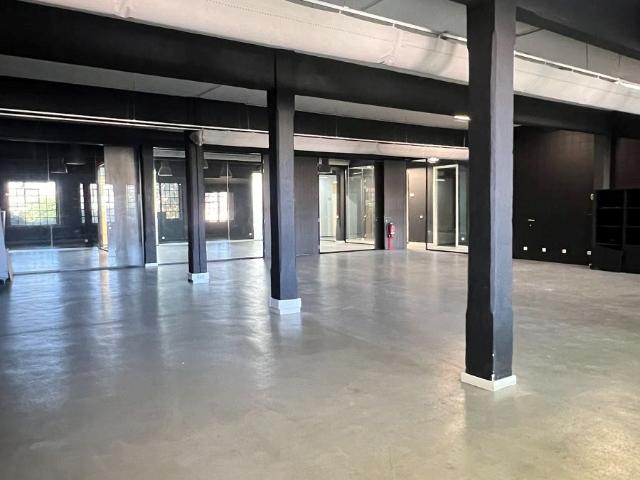 Armazém alugar em Porto