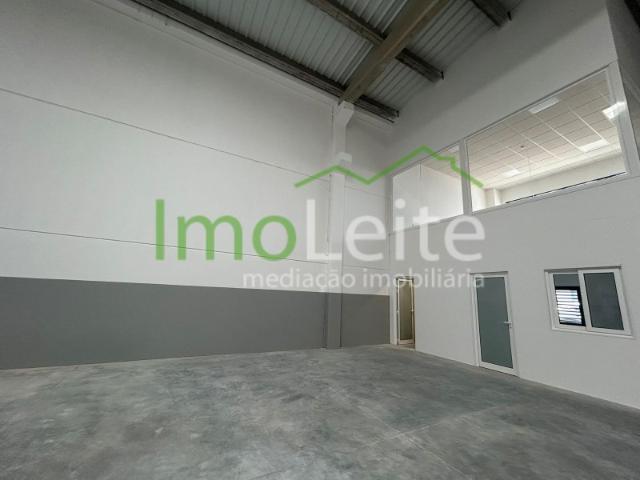 Armazém alugar em Póvoa De Varzim, Porto