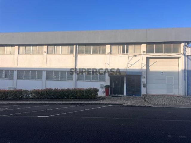 Armazém venda em Loures