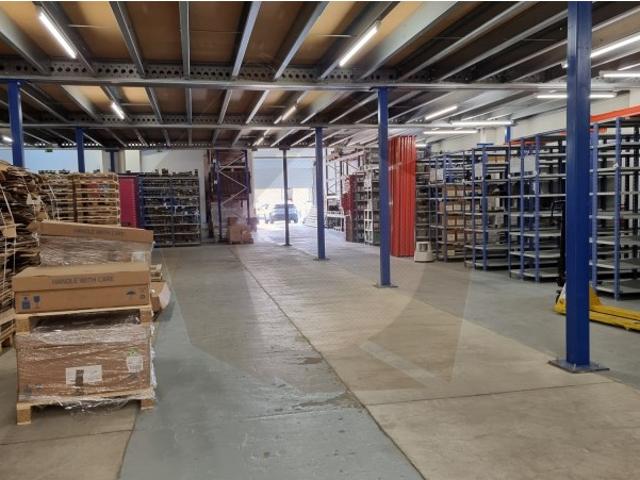 Armazém alugar em Porto