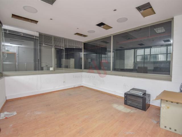 Armazém alugar em Pirescoxe, Santiago Dos Velhos