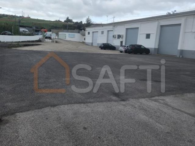 Armazém alugar em Pintéus, Santiago Dos Velhos