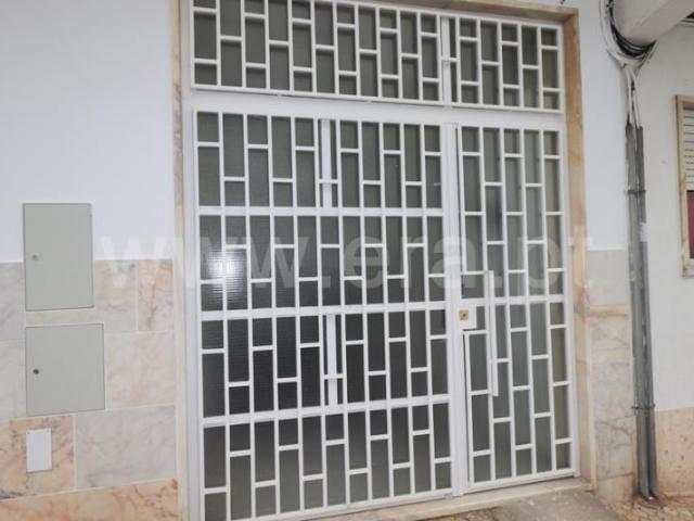 Armazém alugar em Seixal, Setúbal