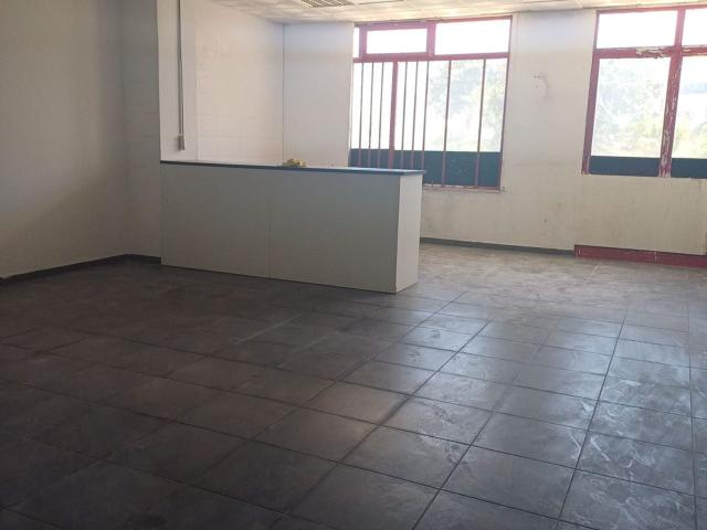 Armazém alugar em Quinta do Lopes, Setúbal