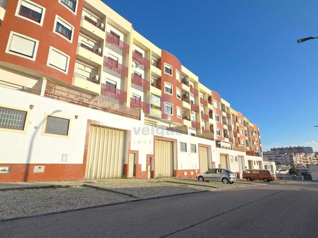 Armazém alugar em Peixe Frito, Setúbal