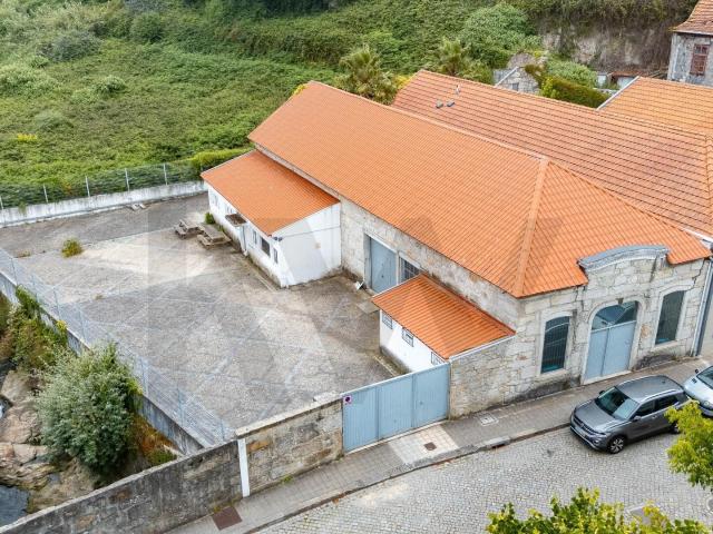 Armazém alugar em Porto, Mouteira
