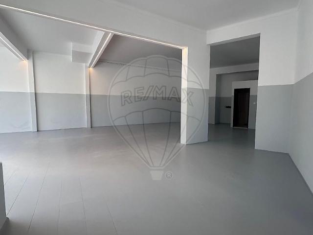 Armazém alugar em Cova da Piedade, Almada