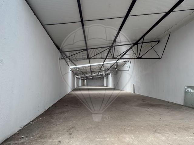 Armazém alugar em Monte dos Pipos, Custóias