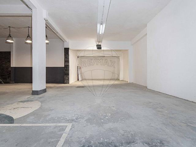 Armazém alugar em Forte Da Casa, Lisboa