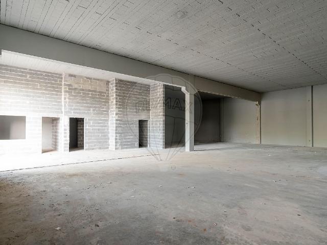 Armazém alugar em Seixal, Setúbal