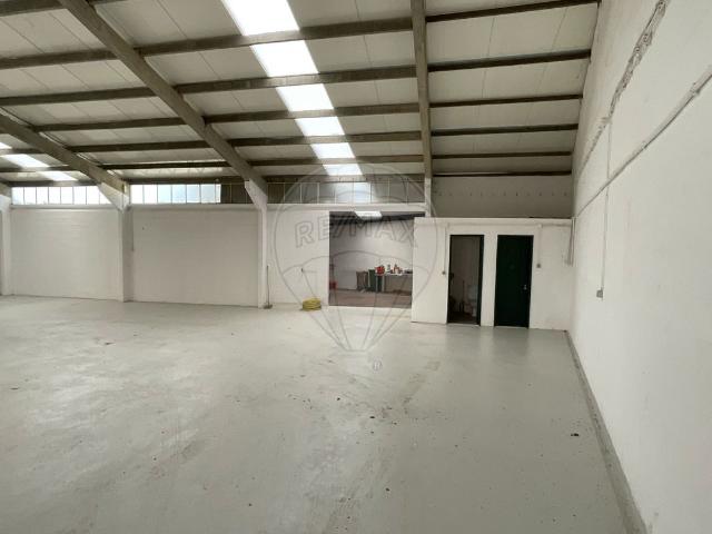 Armazém alugar em Vila Nova De Gaia, Porto