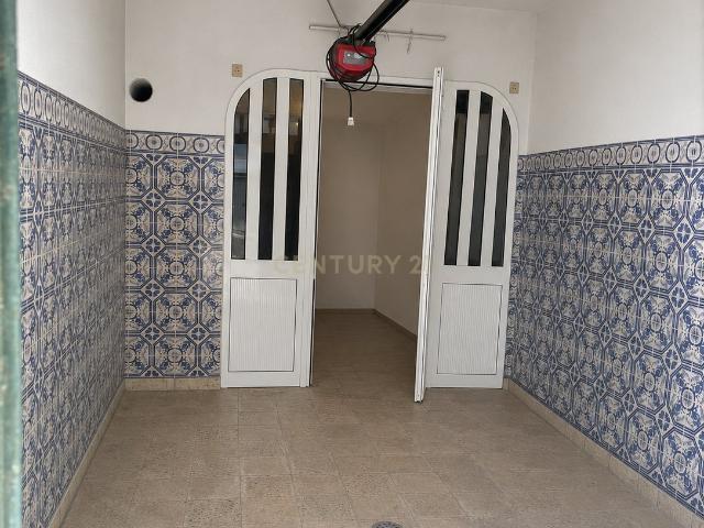 Loja alugar em Porto Brandão, Almada
