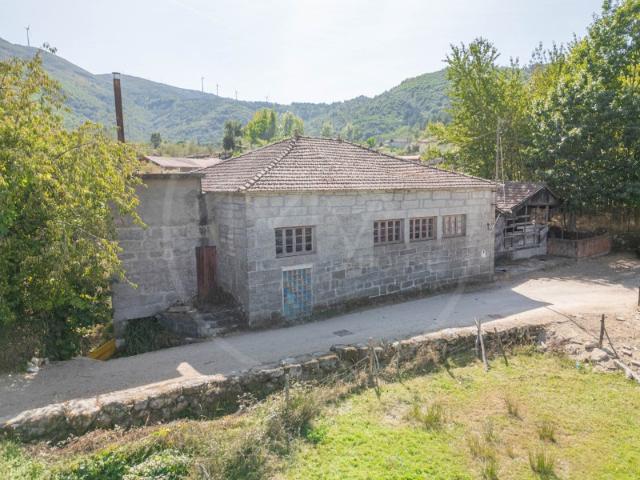 Armazém venda em Barbadães de Baixo, Afonsim