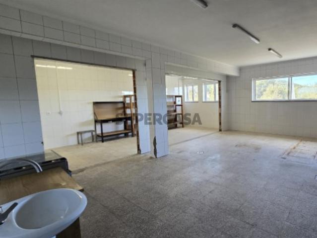 Armazém venda em Mourilhe, Viseu