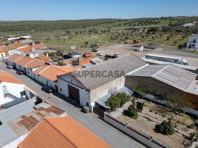 Armazém venda em Évora